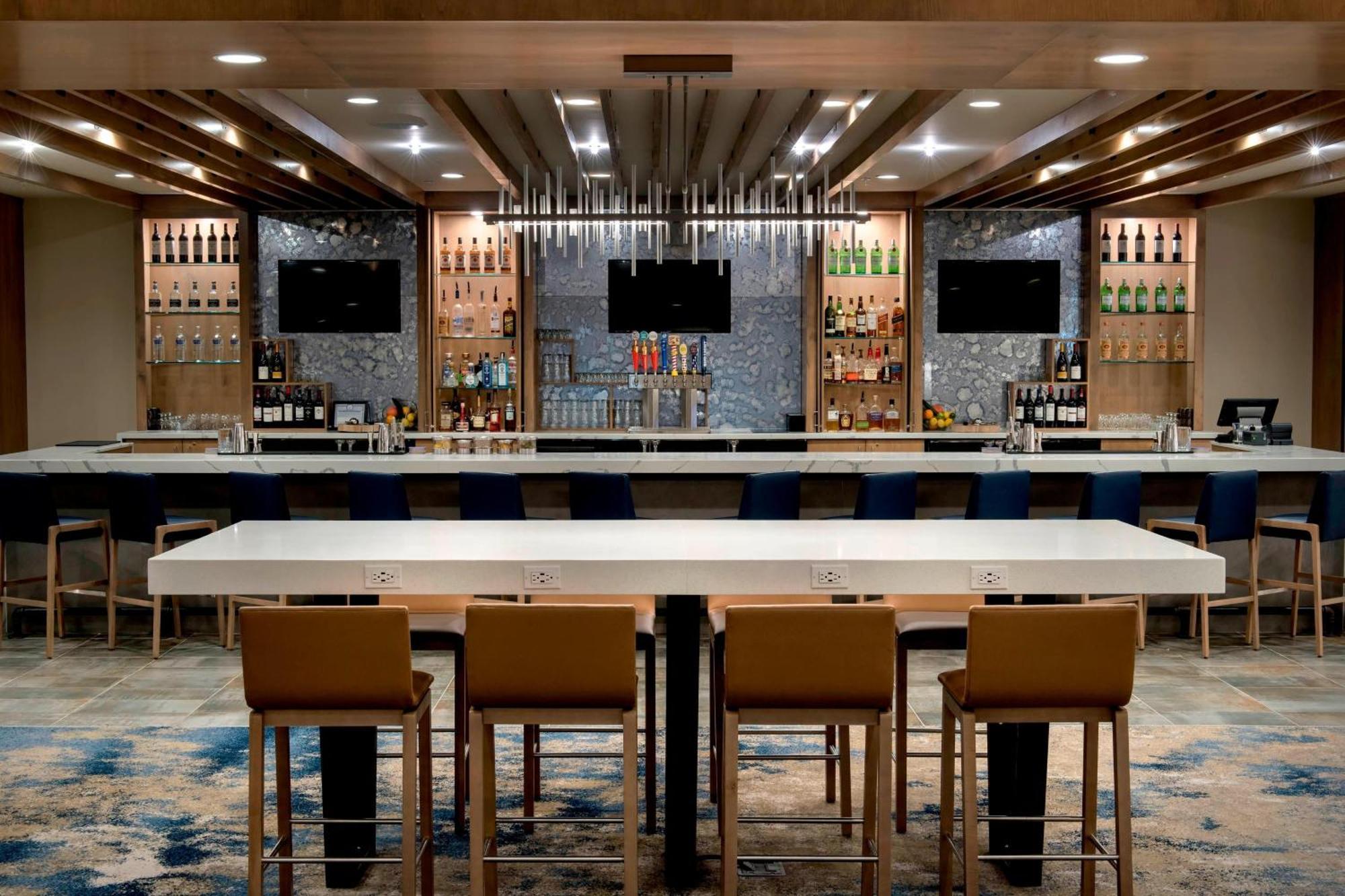 Delta Hotels By Marriott Utica Ngoại thất bức ảnh
